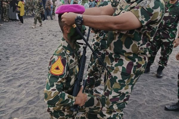 Gubernur AAL Hadiri Pembaretan Taruna AAL, Bintara Dan Tamtama Korps Marinir Di Malang